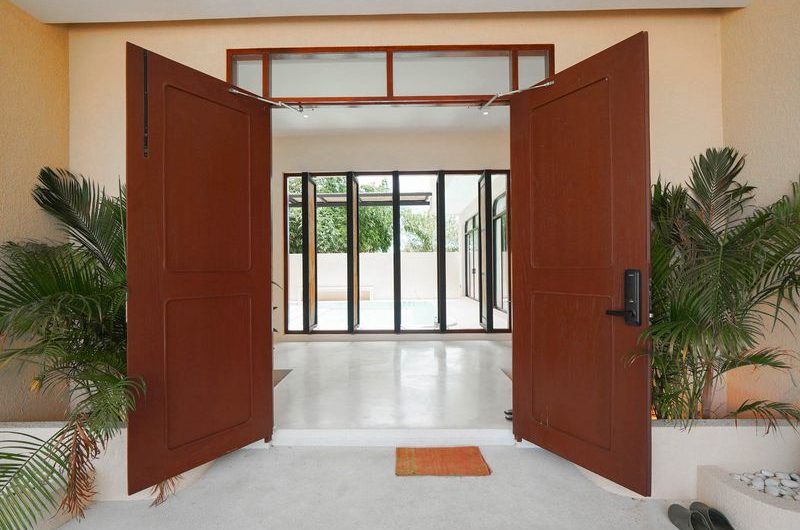 Luxurious minimalist-style pool villa in Sriracha, with private swimming pool, near G Condo.