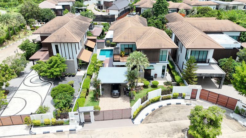 ขายบ้านเดี่ยวบางแสน ชลบุรี สไตล์Modern Tropica โครงการหรูนคราทรัพย์