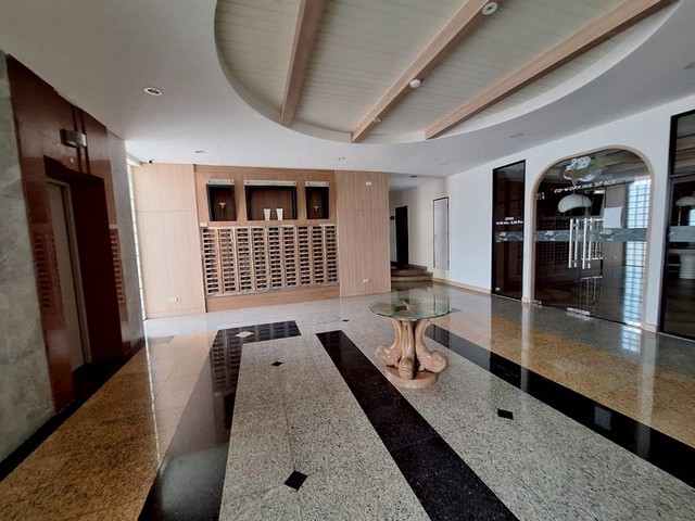 Selling quality Sriracha Bay View condos in the heart of Sriracha city, a vibrant community area.