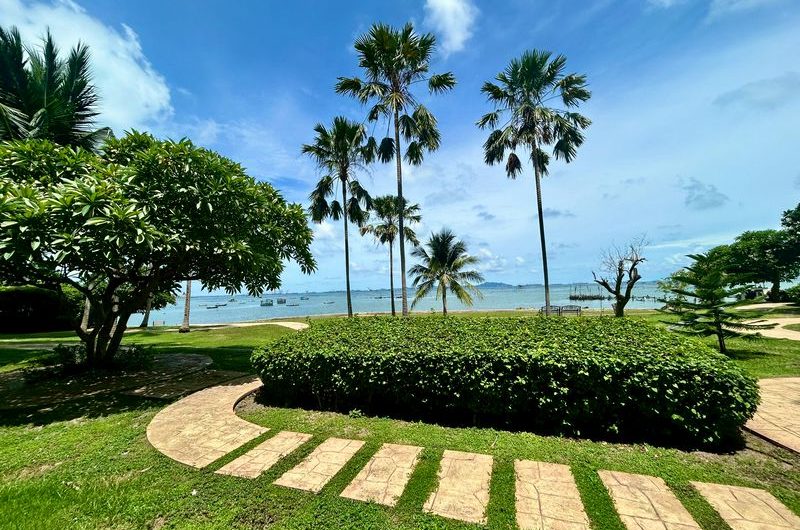 ปล่อยเช่าคอนโดติดทะเล Golden Coast ศรีราชา ทำเลดี ใกล้เซ็นทรัล