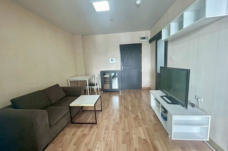 Ready-to-move-in condo for sale, Ladda Condo Ville, Sriracha. Attractive price!