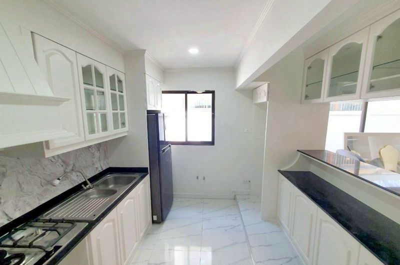 ขาย ให้เช่าบ้านสวยศรีราชา ตกแต่งพร้อมอยู่ โครงการคุณภาพ คันทรีโฮม 2