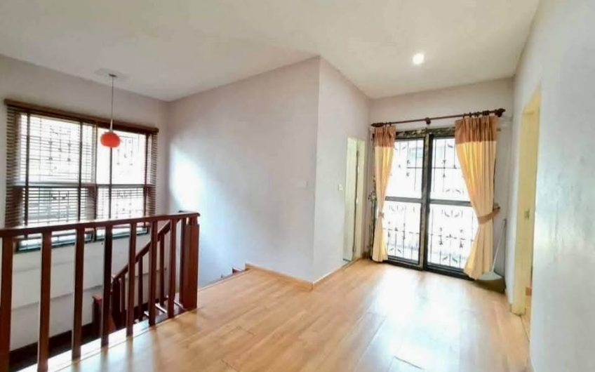 Detached house for rent in Paveenwan Village, Si Racha. Corner unit, pleasant atmosphere, and inviting.