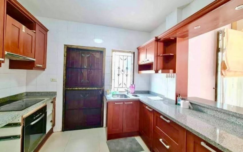 Detached house for rent in Paveenwan Village, Si Racha. Corner unit, pleasant atmosphere, and inviting.