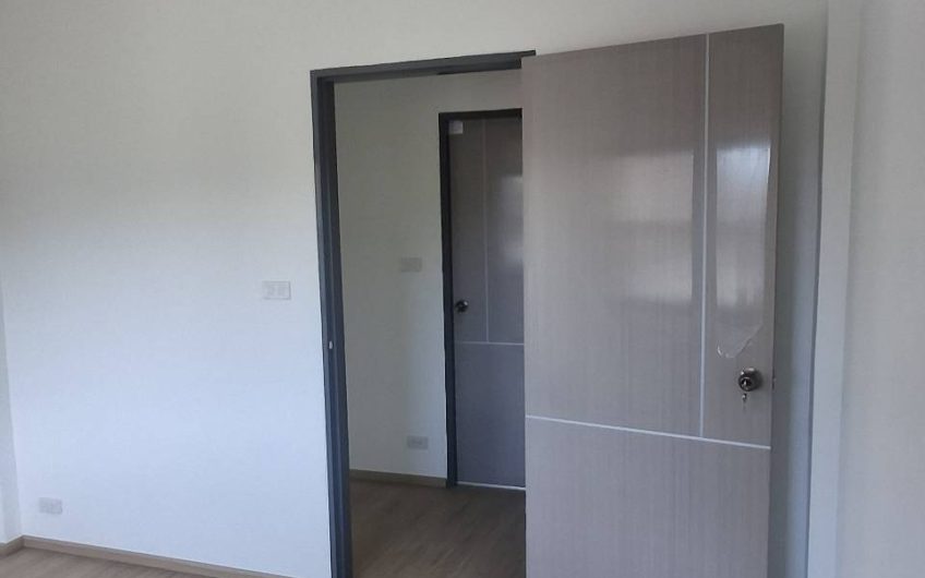 Beautiful, newly renovated detached house for sale Sukkamon Village, Si Racha, Chonburi.