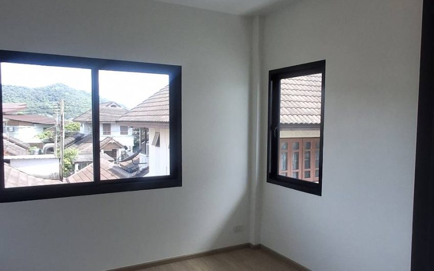 Beautiful, newly renovated detached house for sale Sukkamon Village, Si Racha, Chonburi.