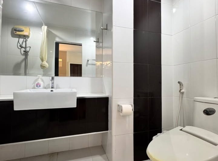 Urgent Rental! Ladda Condo View Sriracha beautiful unit, great value.