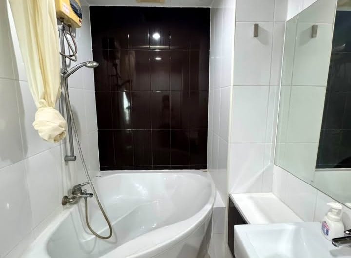 Urgent Rental! Ladda Condo View Sriracha beautiful unit, great value.