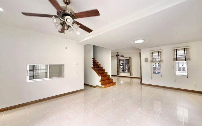 Newly renovated 2-story detached house for sale  Baan Suan View Khao Project, Huai Kapi, Chonburi.