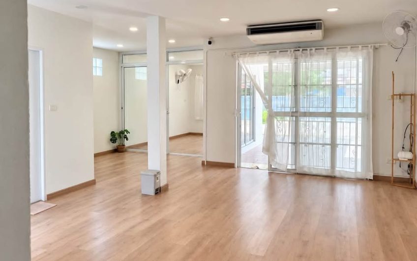 Sriracha detached house for rent, Arcadia Village 1, beautiful house, newly renovated, front.