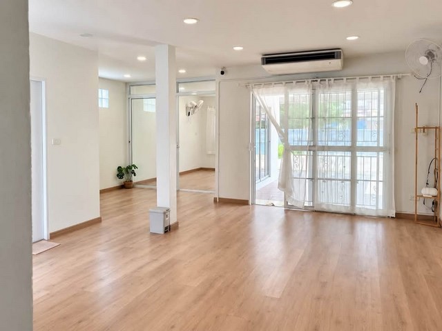 บ้านเดี่ยวศรีราชา ให้เช่า หมู่บ้านอคาเดีย 1 บ้านสวย รีโนเวทใหม่ หน้าอยู่