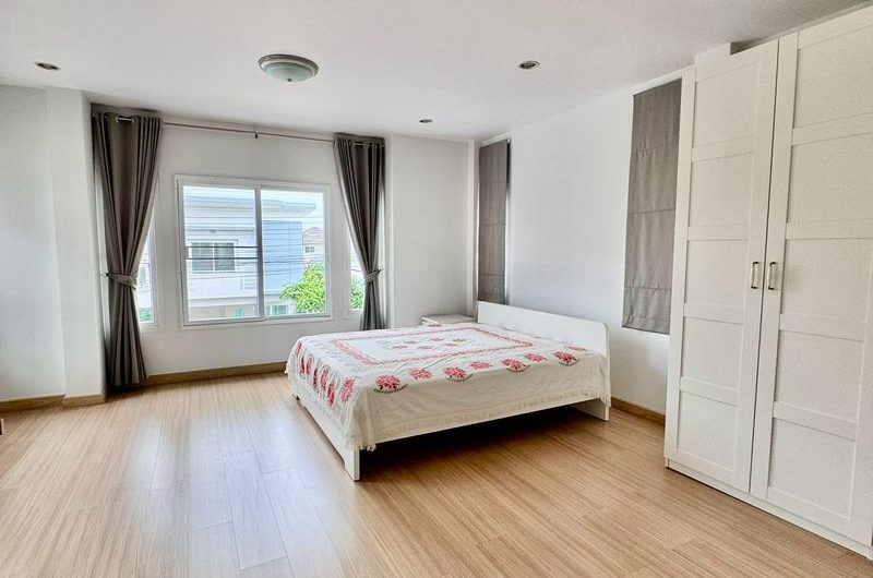 บ้านเดี่ยวให้เช่า ศรีราชา พร้อมเข้าอยู่ หมู่บ้านคันทรีโฮม เลค แอนด์ พาร์ค