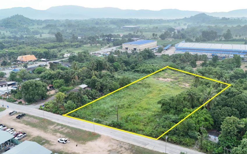 Land for sale in Si Racha, located in the Noen Tong area (Nong Kham)  suitable for building a house or for investment.