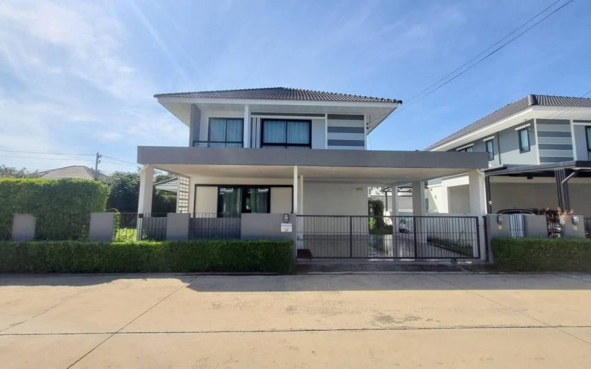 2-story detached house for sale in a desirable location: Maneerin Privacy Village, Si Racha, Chonburi.