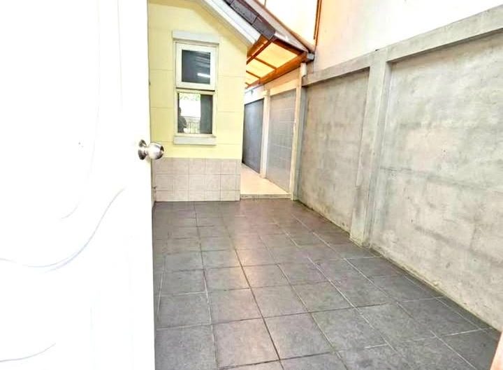 Resale detached house in Si Racha, Village Park project-desirable location with convenient access.