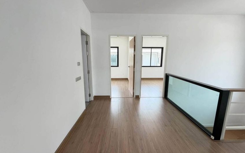 2-story detached house for sale in a desirable location: Maneerin Privacy Village, Si Racha, Chonburi.