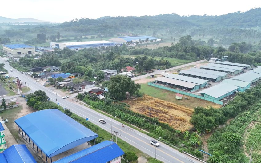 Land for sale in Si Racha, located in the Noen Tong area (Nong Kham)  suitable for building a house or for investment.