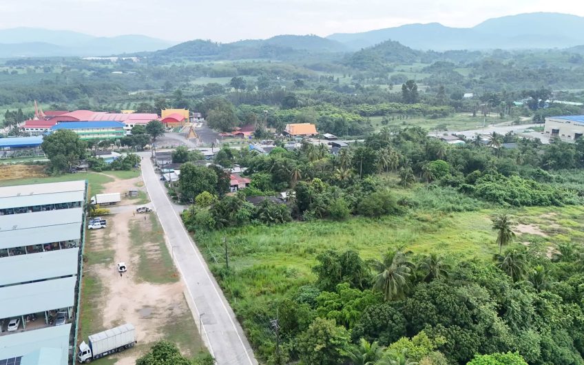 Land for sale in Si Racha, located in the Noen Tong area (Nong Kham)  suitable for building a house or for investment.