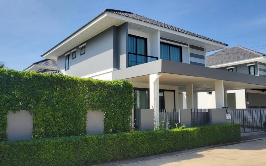 2-story detached house for sale in a desirable location: Maneerin Privacy Village, Si Racha, Chonburi.