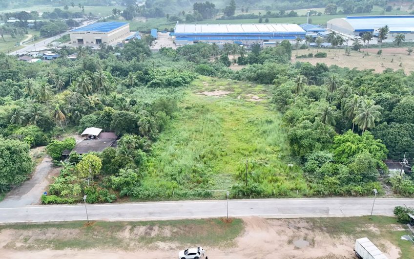 Land for sale in Si Racha, located in the Noen Tong area (Nong Kham)  suitable for building a house or for investment.