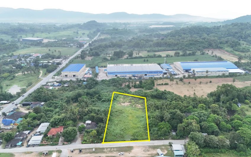 Land for sale in Si Racha, located in the Noen Tong area (Nong Kham)  suitable for building a house or for investment.