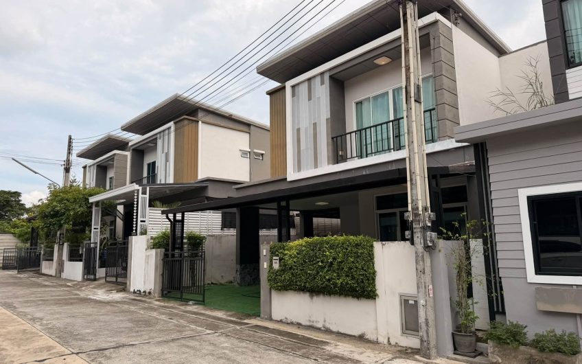 บ้านเดี่ยวให้เช่า ทริโอทาวน์ อัสสัมชัญศรีราชา ทำเลดี เดินทางสะดวก พร้อมเข้าอยู่