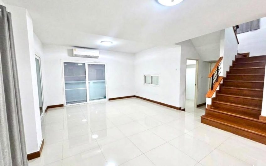 Resale detached house in Si Racha, Village Park project-desirable location with convenient access.