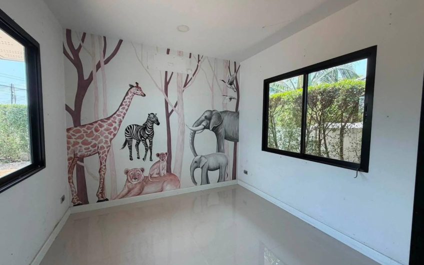 2-story detached house for sale in a desirable location: Maneerin Privacy Village, Si Racha, Chonburi.