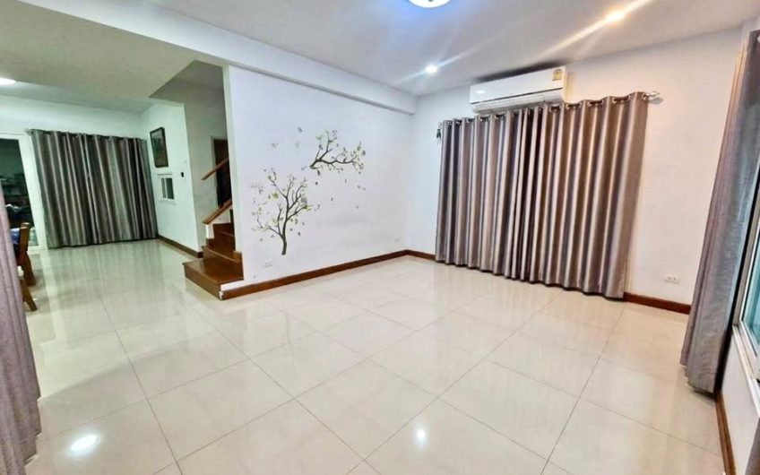 Resale detached house in Si Racha, Village Park project-desirable location with convenient access.