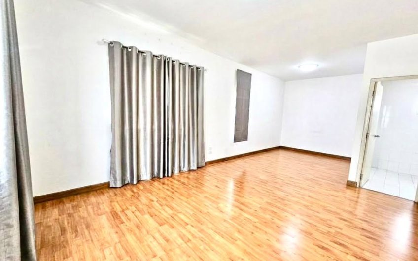 Resale detached house in Si Racha, Village Park project-desirable location with convenient access.