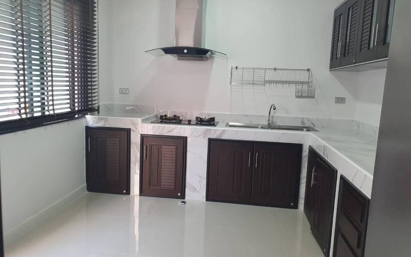 2-story detached house for sale in a desirable location: Maneerin Privacy Village, Si Racha, Chonburi.