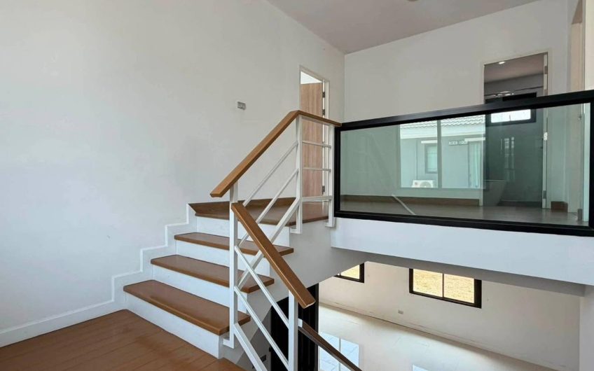 2-story detached house for sale in a desirable location: Maneerin Privacy Village, Si Racha, Chonburi.
