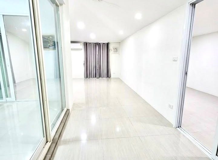 Resale detached house in Si Racha, Village Park project-desirable location with convenient access.